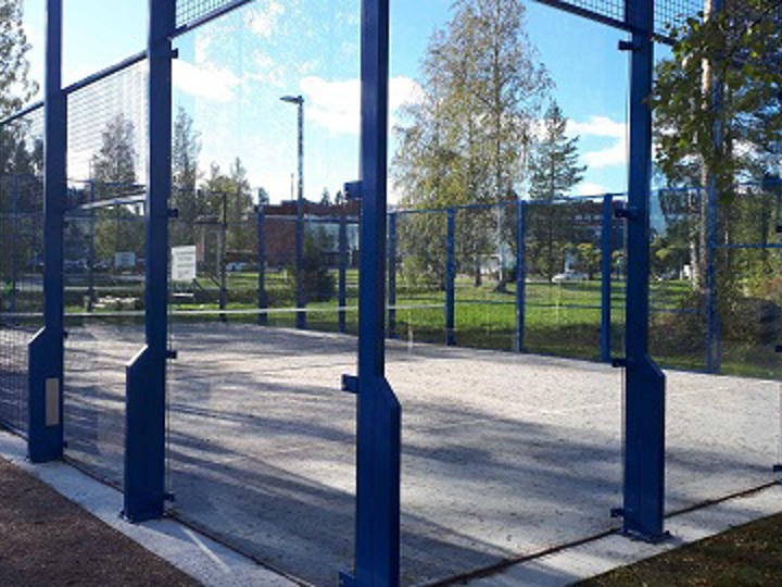 Padelkenttä.